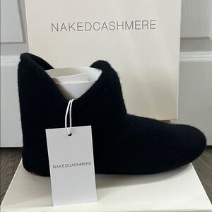 NAKEDCASHMERE Women's Cozy Black Bootie Slippers NWT